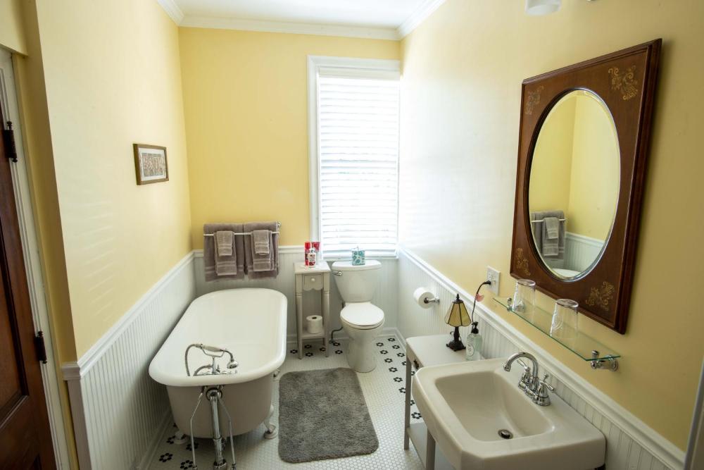 Queen Suite interior